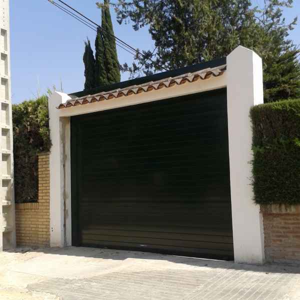 Instalación persiana de aluminio por Puertas Automáticas Ecoman