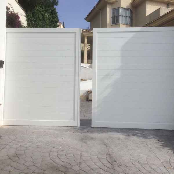 Instalación puerta corredera de aluminio por Puertas Automáticas Ecoman