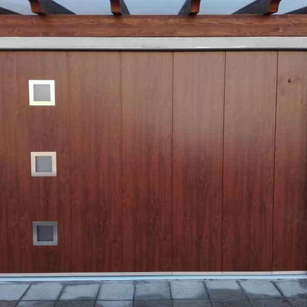 Instalación puerta seccional por Puertas Automáticas Ecoman